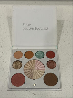 Ofra Cosmetics Good To Go Mini Mix Palette Eyeshadow, Blush, Bronzer, Highlight